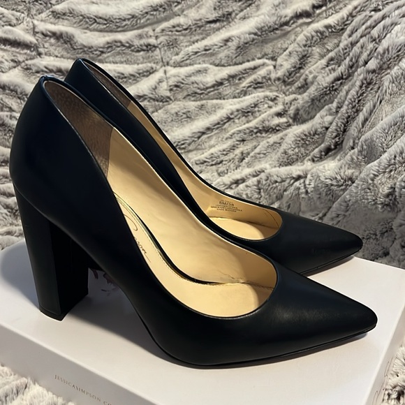 Jessica Simpson Tanysha pointed toe block heel pump. - Picture 2 of 6